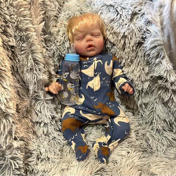Reborn Caucasian Sleeping Blonde Baby Boy Doll and Accessories (NWT) - Picture 4 of 12